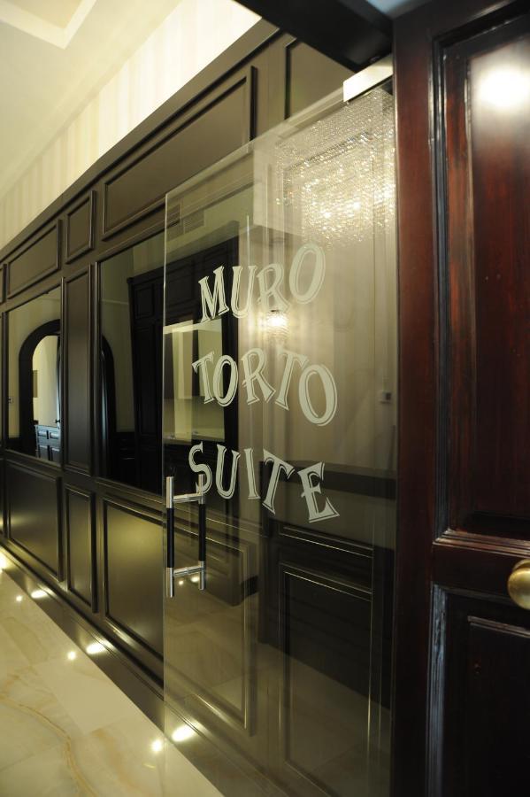 Muro Torto Suite - Struttura Sanificata Giornalmente Con Ozono E Prodotti Specifici Conformi Al Decalogo Del Ministero Salute - Personale Sottoposto A Test Sierologico Periodicamente 福查 外观 照片